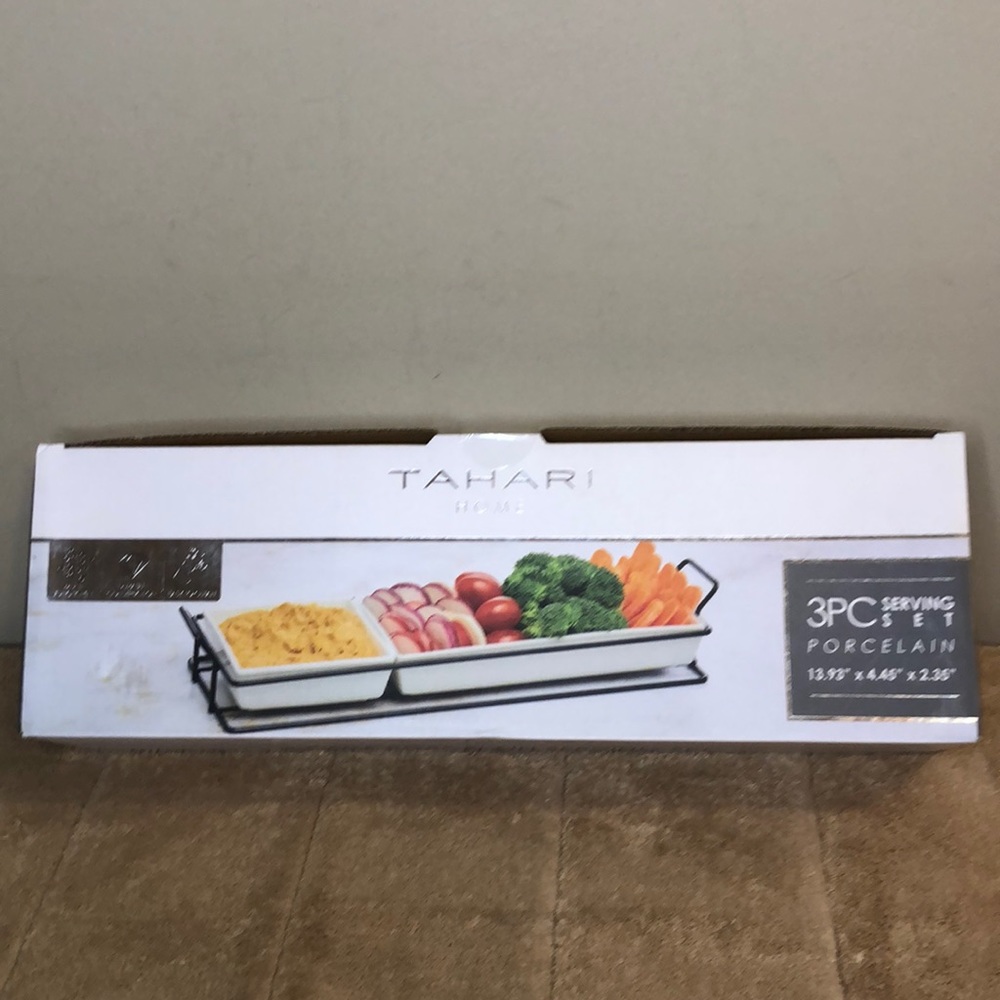 TAHARI 3 piece serving set